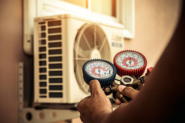 Professional Hvac technician working in Campbell, MO